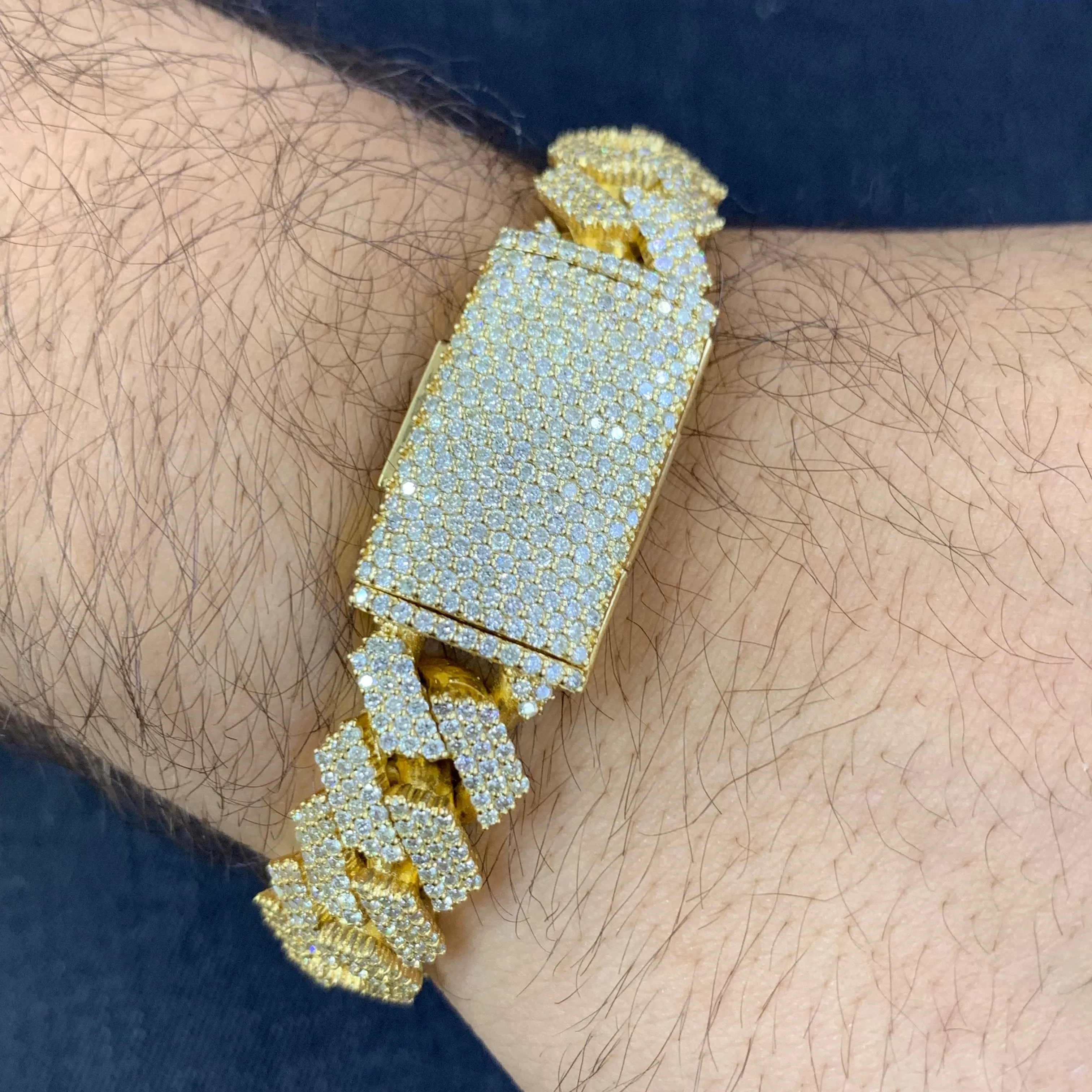 14k Gold 16.7mm Diamond Edge Cuban Link Bracelet (VS/SI clarity diamonds)