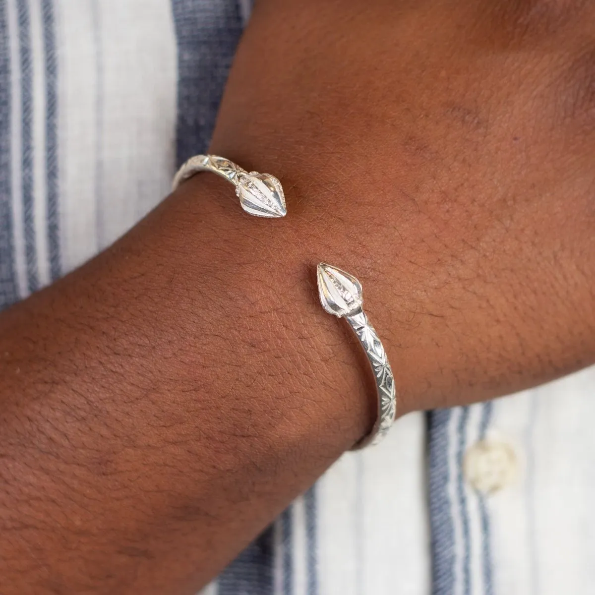 Heavy Cocoa Pods Bangle with Calypso Pattern