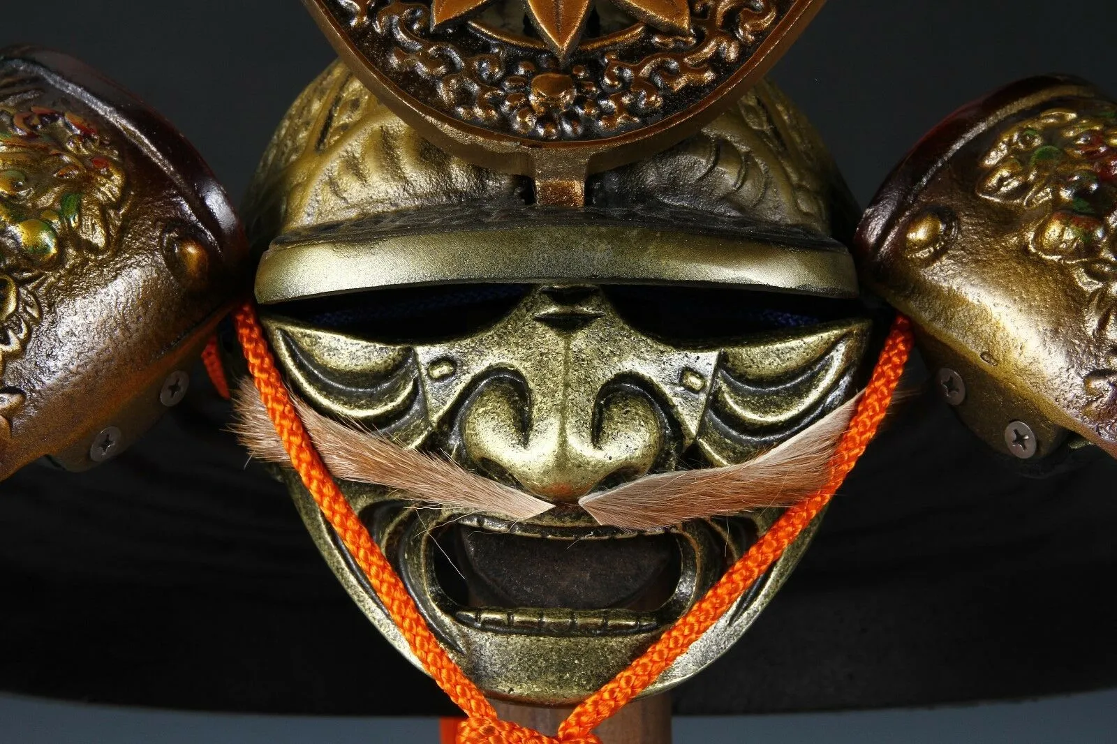 Japanese Great Helmet Samurai Kabuto -Yoshitsune's helmet- with a mask