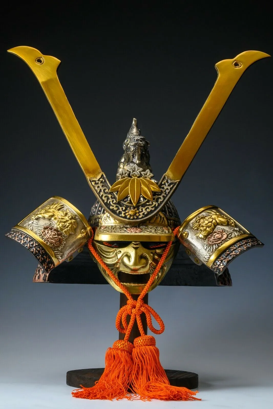 Japanese Great Samurai Helmet -Yoshitsune helmet- High Grade Type Tsushima