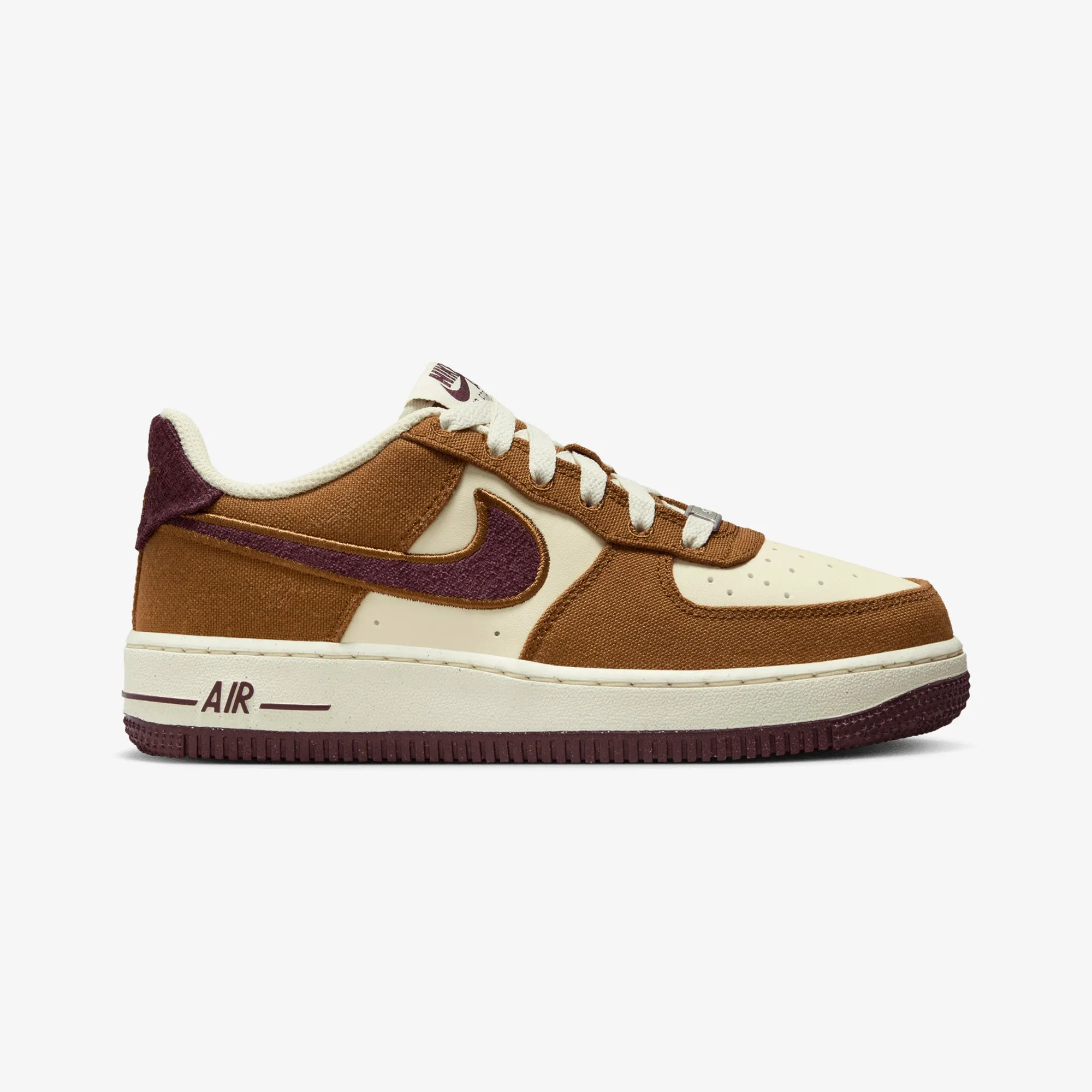 NIKE | AIR FORCE 1 LV8 (GS) { LT BRITISH TAN/BURGUNDY CRUSH