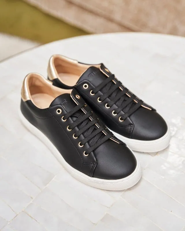 Virevolte Recycled Grain Leather Vegan Trainers | Black