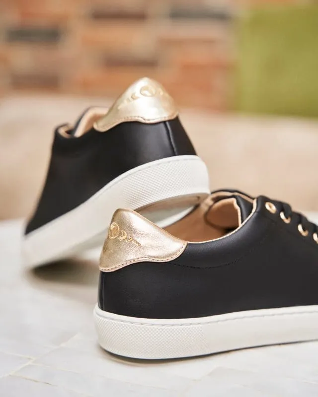 Virevolte Recycled Grain Leather Vegan Trainers | Black